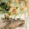 Tapetenpaneel Z61024-1 mit einem Muster aus Rosen, gezeichnet im Aquarell-Effekt in Aprikose, Pfirsich und Grüntönen, verstreut auf einem blasscreme Hintergrund.