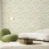 Papier peint avec un motif de feuilles marron et beige sur un fond texturé effet lin