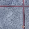 Dekorative Wandgestaltung E103, gefertigt mit Spachteltechnik, in grauer Betonoptik mit rötlichen Linien.